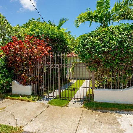 Entire Private Beautiful 2 Bedroom Plus Den House With Gated Front&Back Yard And Free Parking 10Min Drive To Miami Beach Eksteriør bilde