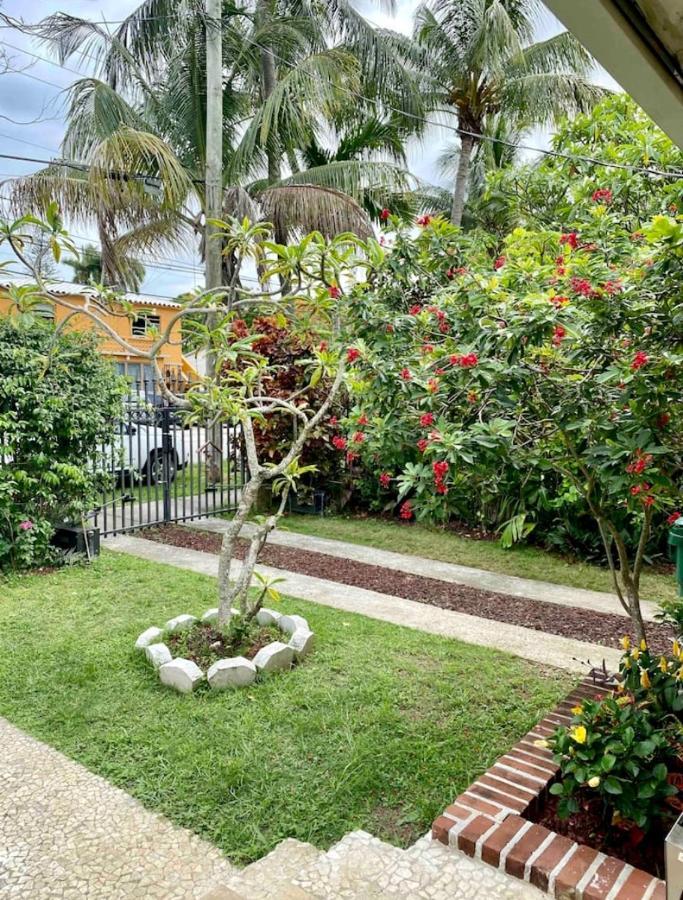 Entire Private Beautiful 2 Bedroom Plus Den House With Gated Front&Back Yard And Free Parking 10Min Drive To Miami Beach Eksteriør bilde
