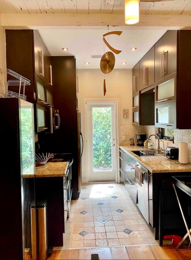 Entire Private Beautiful 2 Bedroom Plus Den House With Gated Front&Back Yard And Free Parking 10Min Drive To Miami Beach Eksteriør bilde