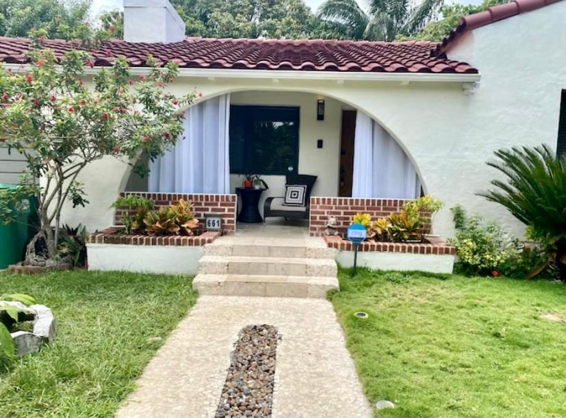 Entire Private Beautiful 2 Bedroom Plus Den House With Gated Front&Back Yard And Free Parking 10Min Drive To Miami Beach Eksteriør bilde