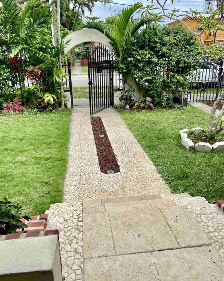 Entire Private Beautiful 2 Bedroom Plus Den House With Gated Front&Back Yard And Free Parking 10Min Drive To Miami Beach Eksteriør bilde