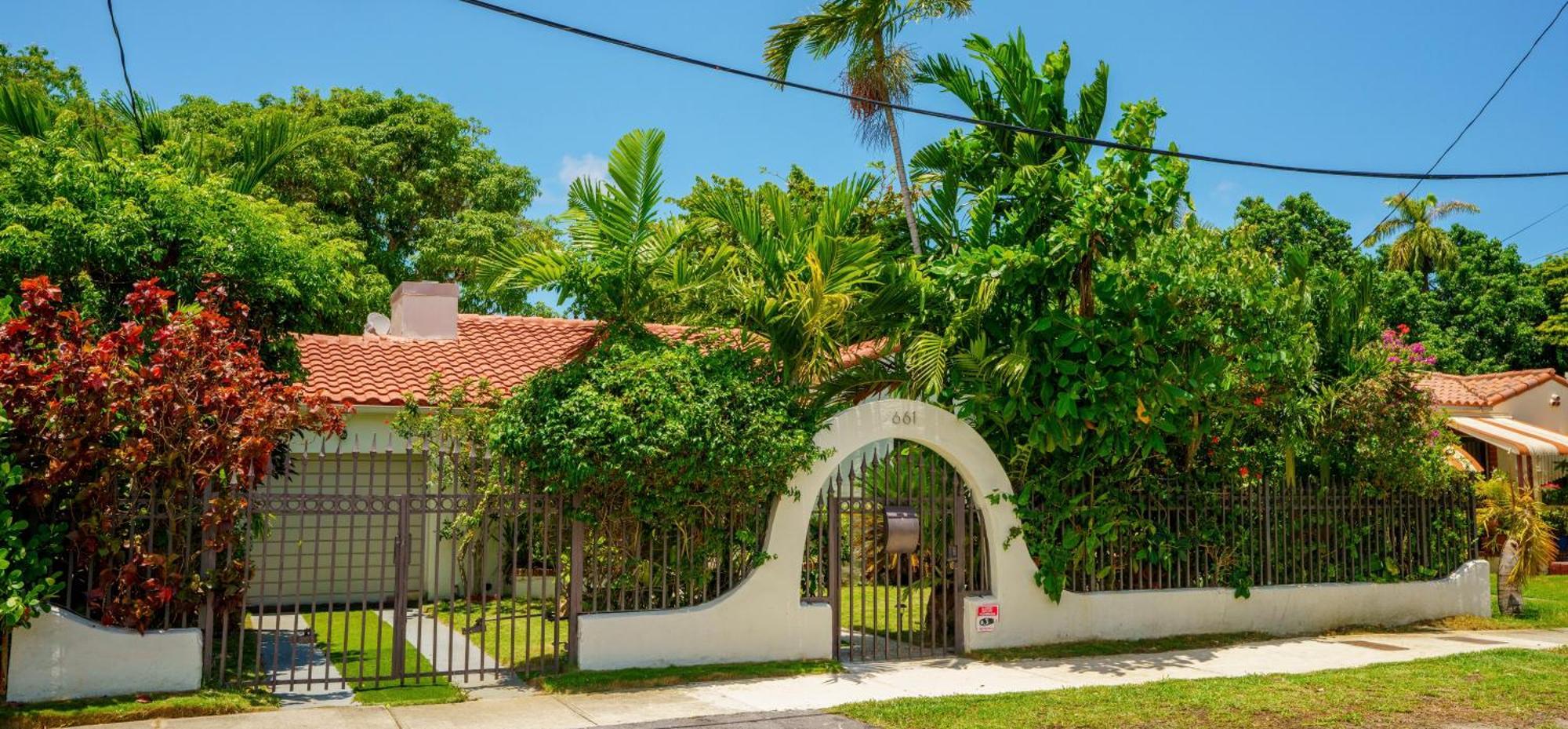 Entire Private Beautiful 2 Bedroom Plus Den House With Gated Front&Back Yard And Free Parking 10Min Drive To Miami Beach Eksteriør bilde