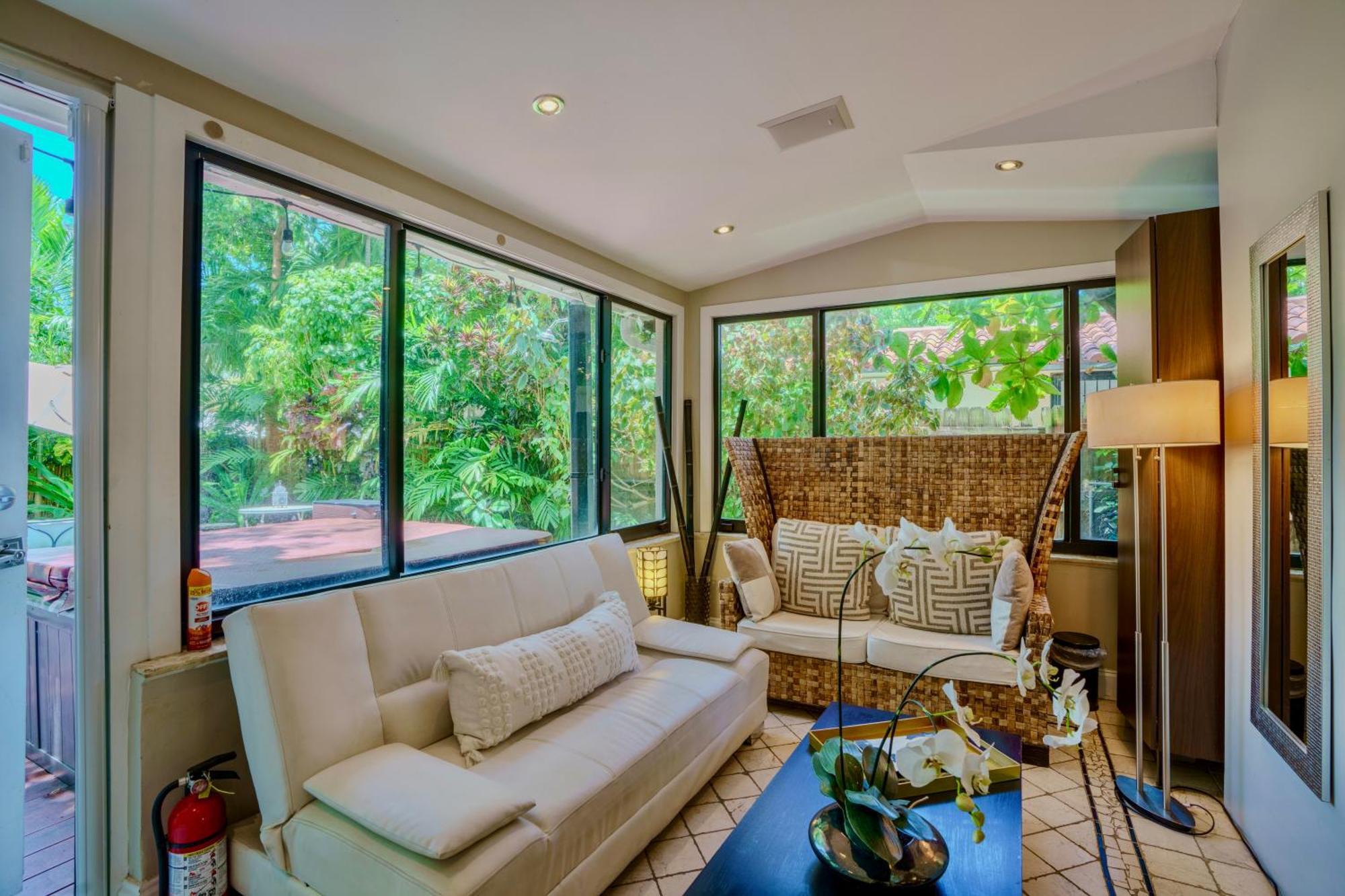 Entire Private Beautiful 2 Bedroom Plus Den House With Gated Front&Back Yard And Free Parking 10Min Drive To Miami Beach Eksteriør bilde