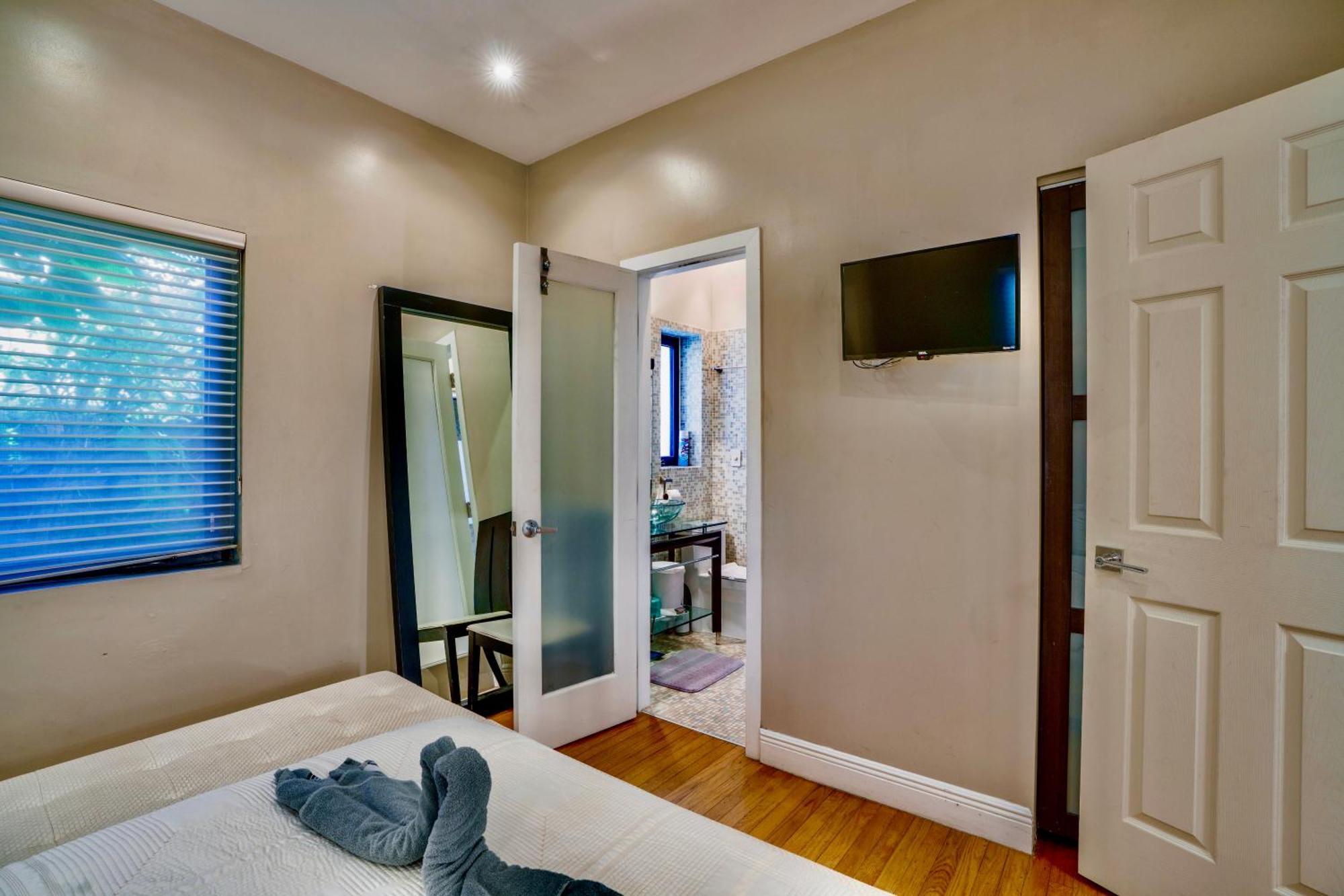 Entire Private Beautiful 2 Bedroom Plus Den House With Gated Front&Back Yard And Free Parking 10Min Drive To Miami Beach Eksteriør bilde