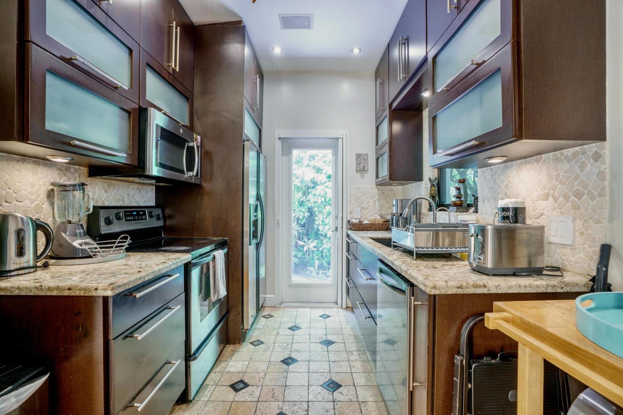 Entire Private Beautiful 2 Bedroom Plus Den House With Gated Front&Back Yard And Free Parking 10Min Drive To Miami Beach Eksteriør bilde