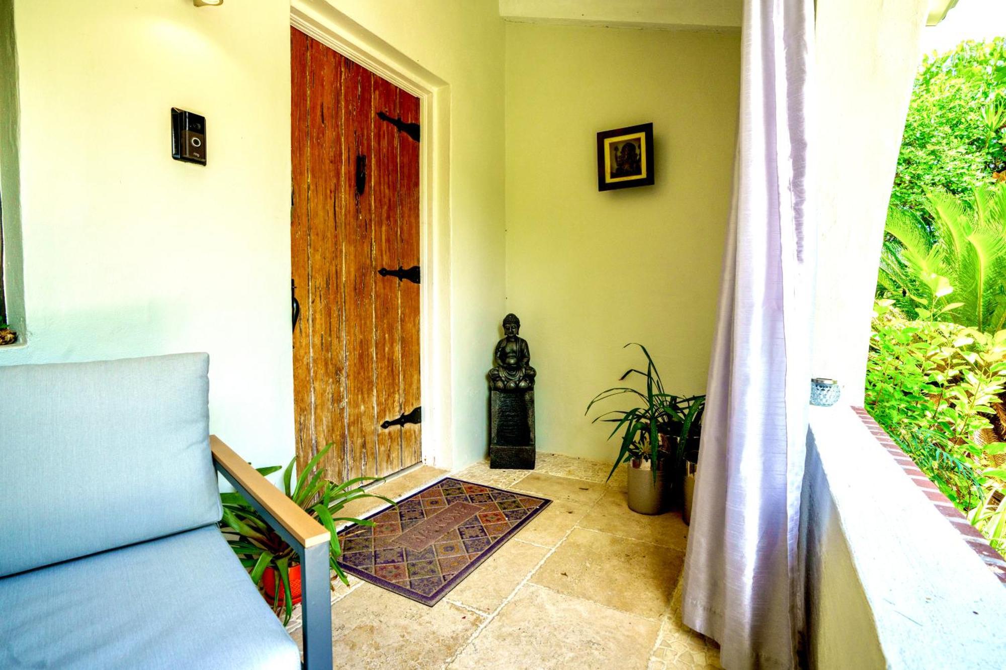 Entire Private Beautiful 2 Bedroom Plus Den House With Gated Front&Back Yard And Free Parking 10Min Drive To Miami Beach Eksteriør bilde