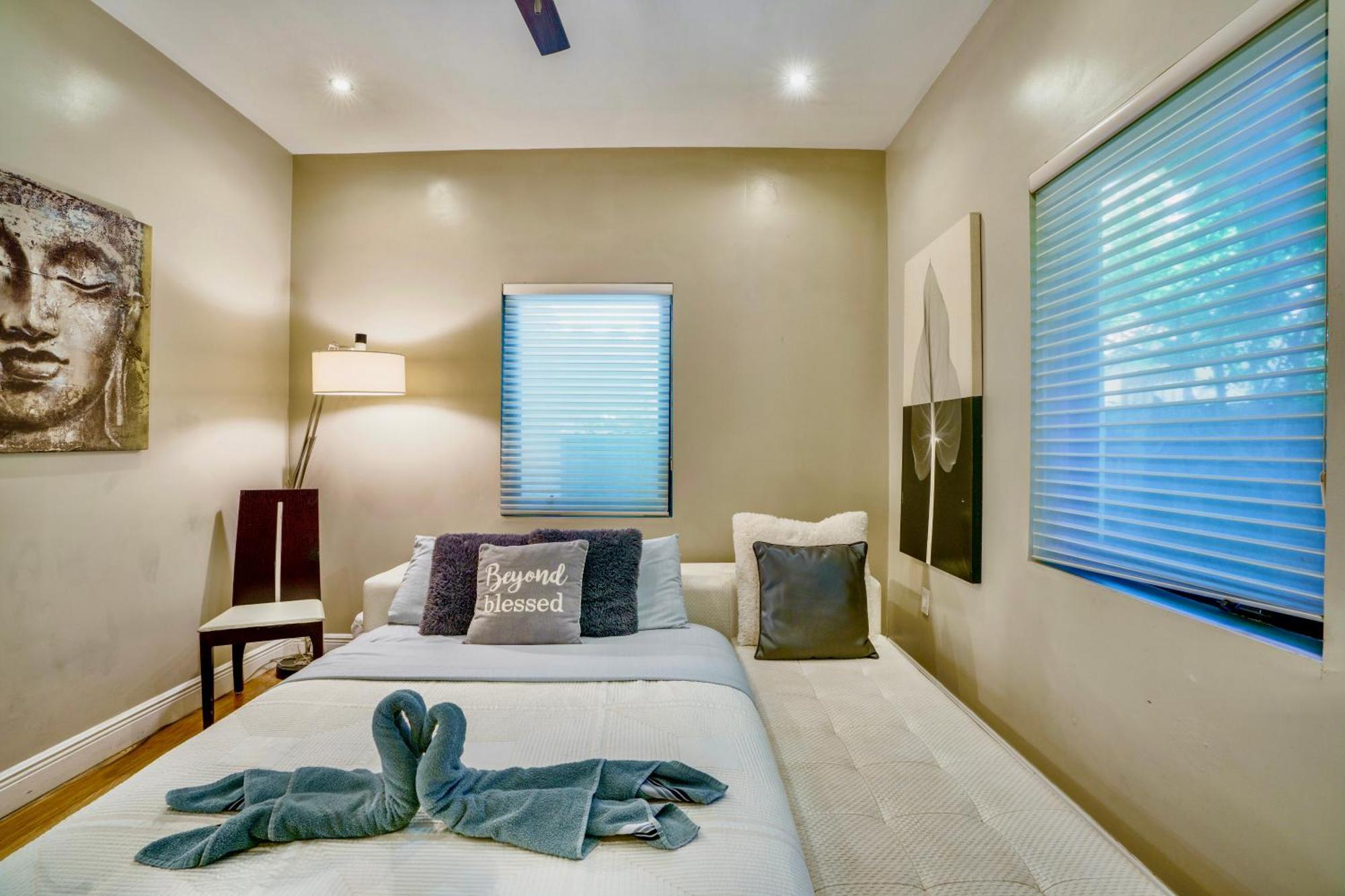 Entire Private Beautiful 2 Bedroom Plus Den House With Gated Front&Back Yard And Free Parking 10Min Drive To Miami Beach Eksteriør bilde