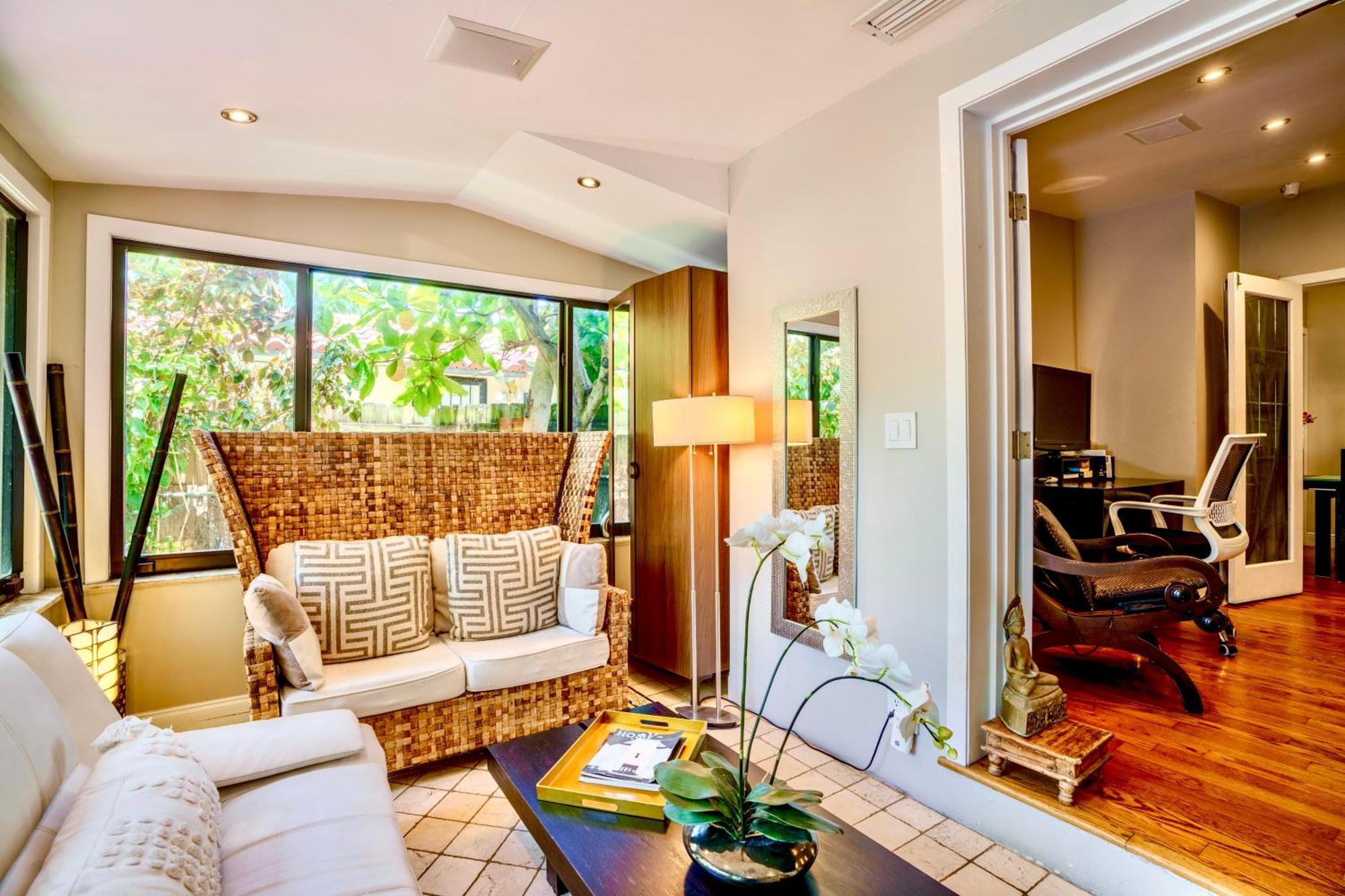 Entire Private Beautiful 2 Bedroom Plus Den House With Gated Front&Back Yard And Free Parking 10Min Drive To Miami Beach Eksteriør bilde