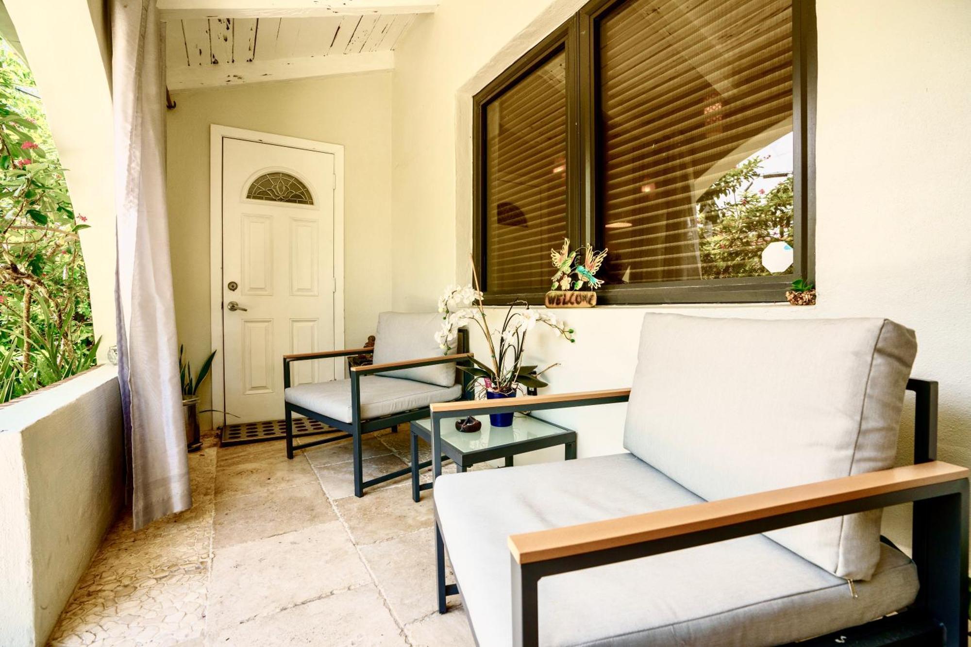 Entire Private Beautiful 2 Bedroom Plus Den House With Gated Front&Back Yard And Free Parking 10Min Drive To Miami Beach Eksteriør bilde