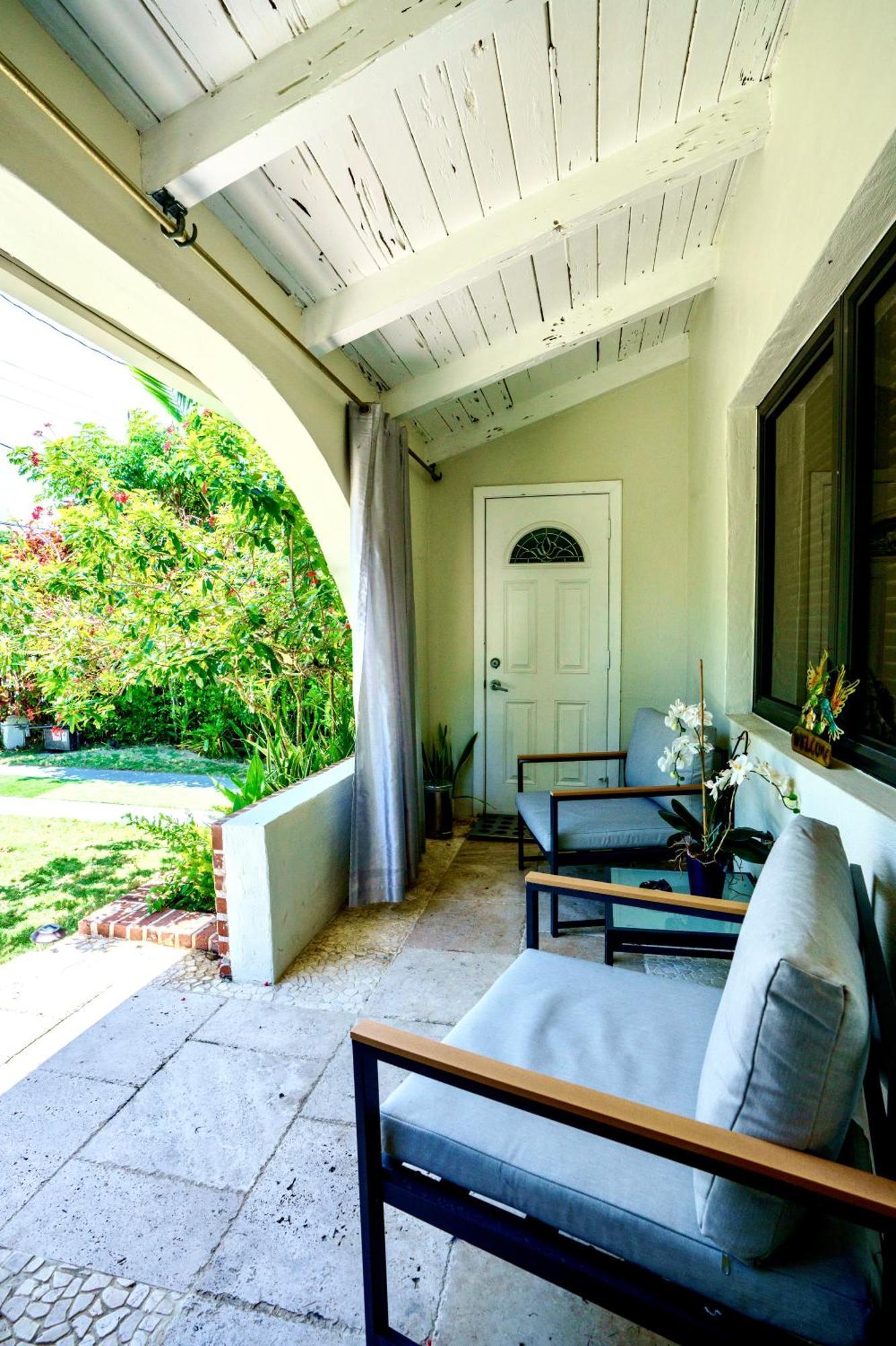 Entire Private Beautiful 2 Bedroom Plus Den House With Gated Front&Back Yard And Free Parking 10Min Drive To Miami Beach Eksteriør bilde